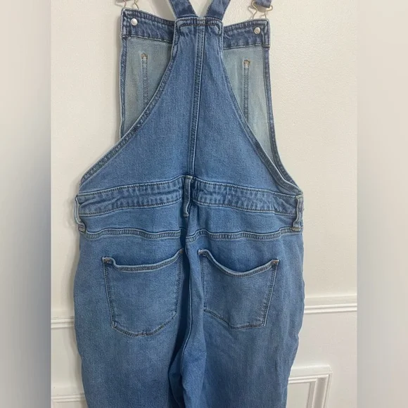 Universal Thread Light Blue Denim Overalls Size 12 / 31R Pockets Button Side EUC - Picture 4 of 9